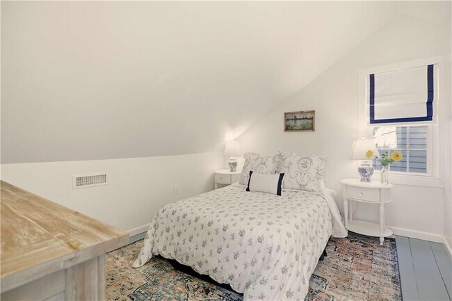 Building Photo - 38 Pope St