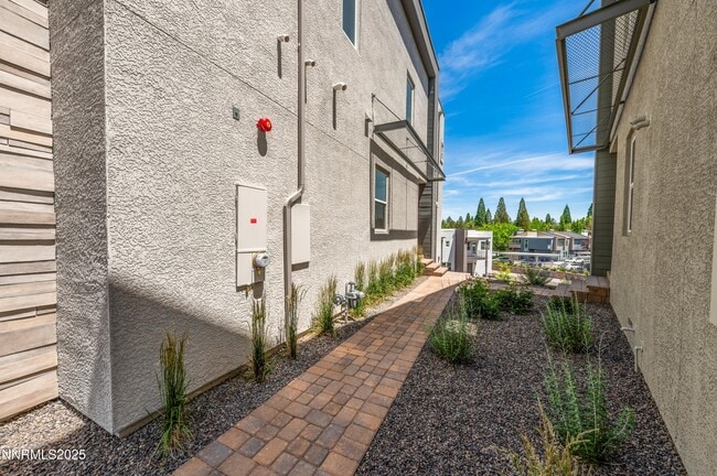 Building Photo - 1513 Golf Club Dr