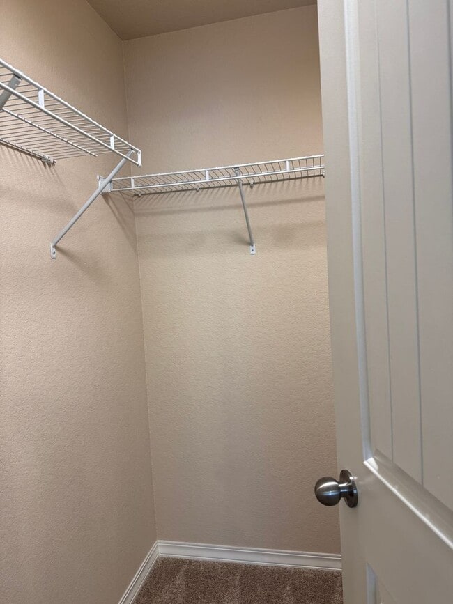Building Photo - Everything you need! 3 bed/2.5 bath, 2-car garage