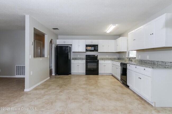 Building Photo - 901 S E O'Donnell Ln
