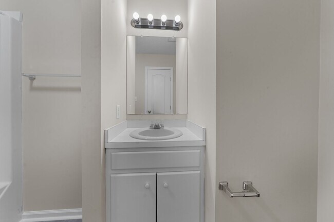 Building Photo - 111 Henley Pl