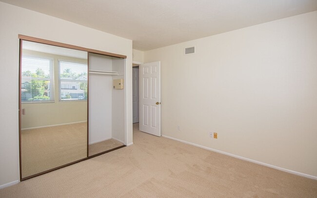 Building Photo - Wonderful 3BR/2.5BA La Costa Home!!!