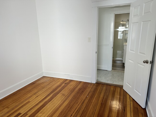 Building Photo - 1049 Campbell Ave