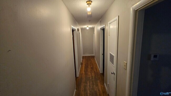 Building Photo - 2206 Glen Iris Cir NW