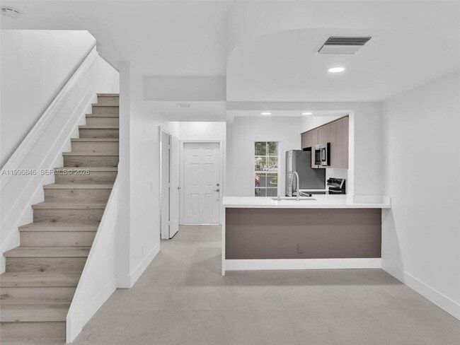 Building Photo - 8 Key W Ct