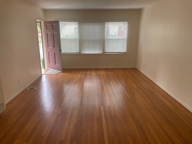 Building Photo - 4735 Lomitas Dr