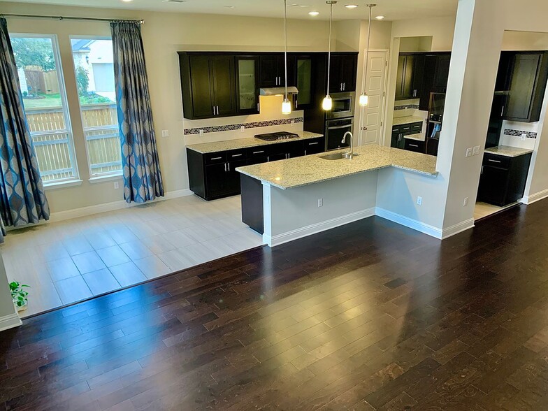 Building Photo - 15420 Iveans Way