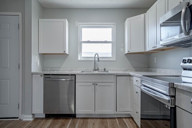 Building Photo - 1312 Farmingdale Dr