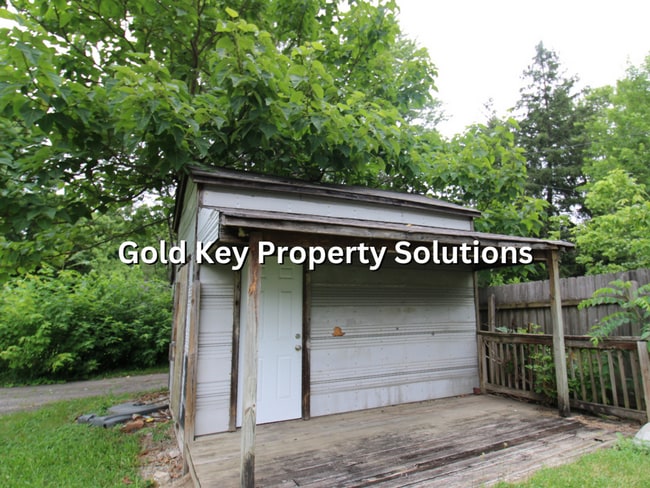Building Photo - All Electric 3 BR 1 BA House with Garage, ...
