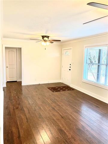 Building Photo - 320 Elm Dr