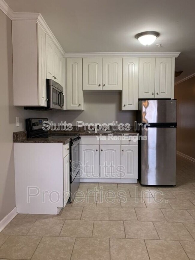 Building Photo - 414 Hermitage Dr