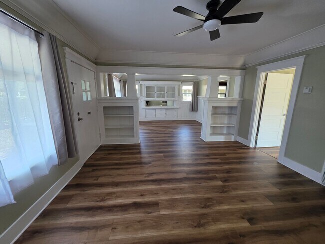 Building Photo - MUST SEE! Beautiful Home