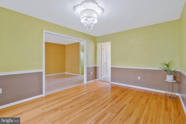 Building Photo - 4638 Luxberry Dr
