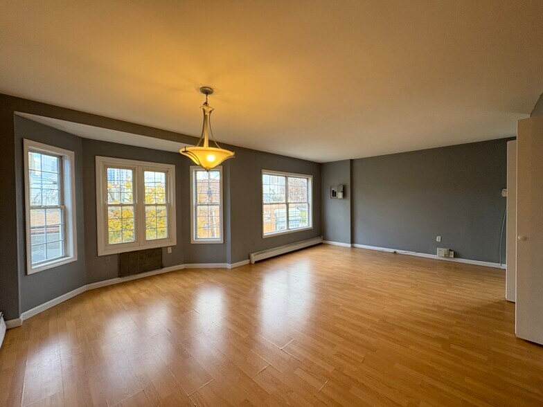 Building Photo - 35 Fairview Ave