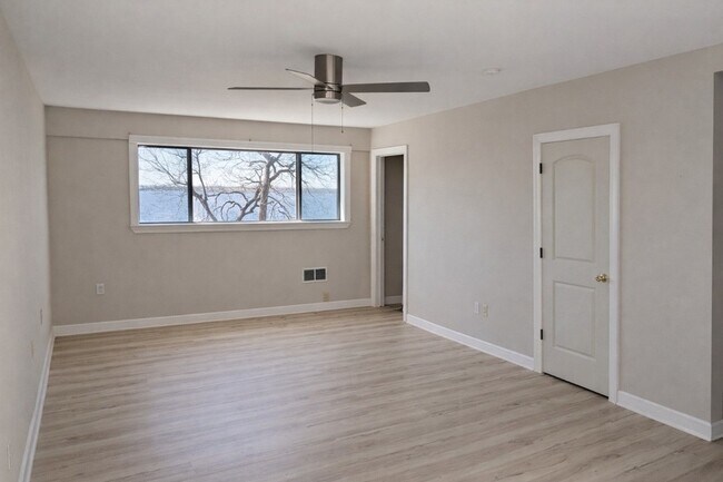 Building Photo - 5315 Bayway Dr