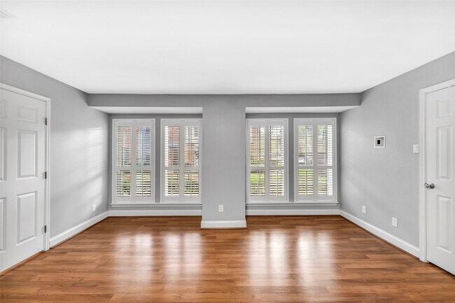 Building Photo - 1553 W Sam Houston Pkwy S