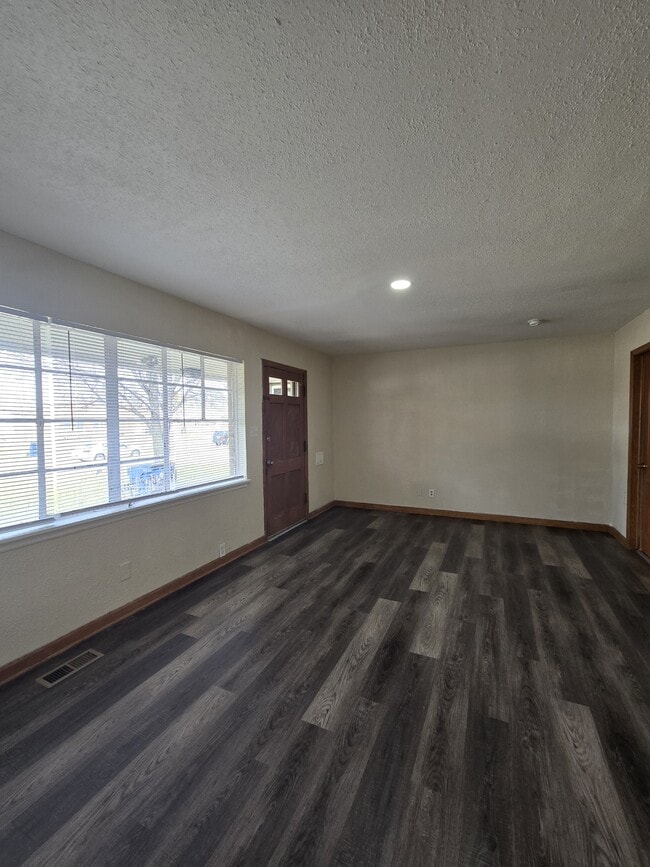 Building Photo - 722 S Hunter