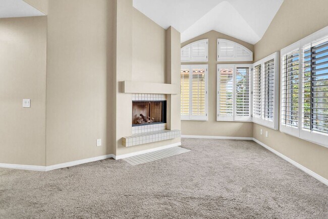 Building Photo - Beautiful 3 Bedroom/2.5 bath  detached hom...