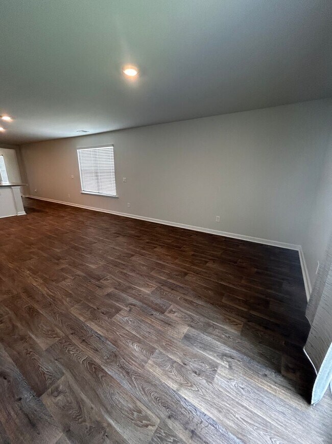 Building Photo - Spacious 3BR/2BA home in the Carnes area!