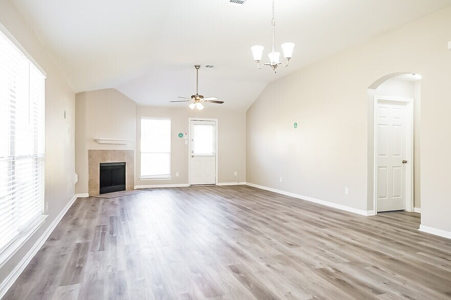 Building Photo - 4011 Teal Vista Ct