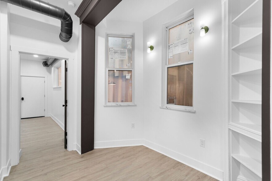 Breakfast nook - 2035 Forbes Ave