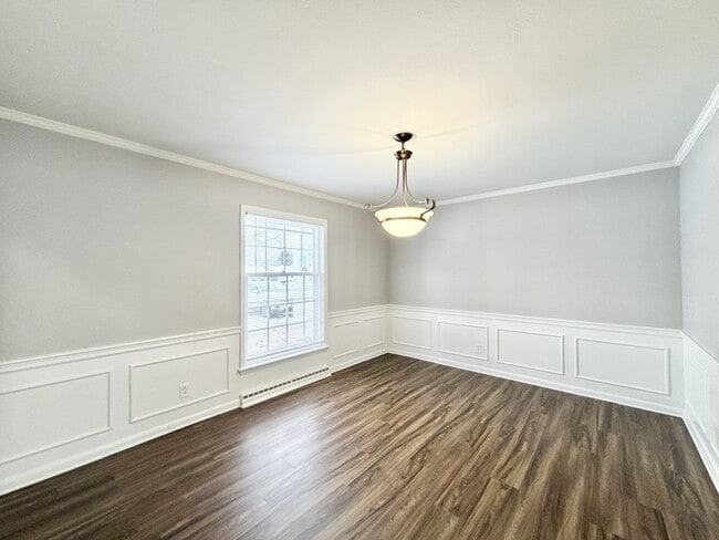 Building Photo - 2431 Blarney Stone Dr