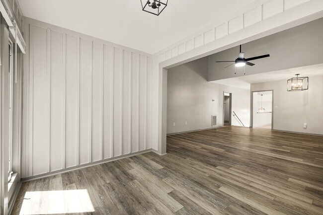 Building Photo - Fully Renovated 2 Bedroom 2 Bathroom Condo in Prime Rock Hill Location.