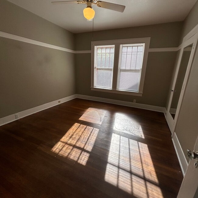 Building Photo - Large 5 bed house in the hart of West Campus.
