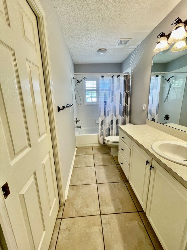 Building Photo - 95116 Village Dr