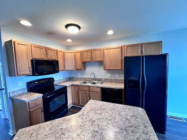 Building Photo - 3 Bedroom 2.5 Bathroom Townhome in Palmyra