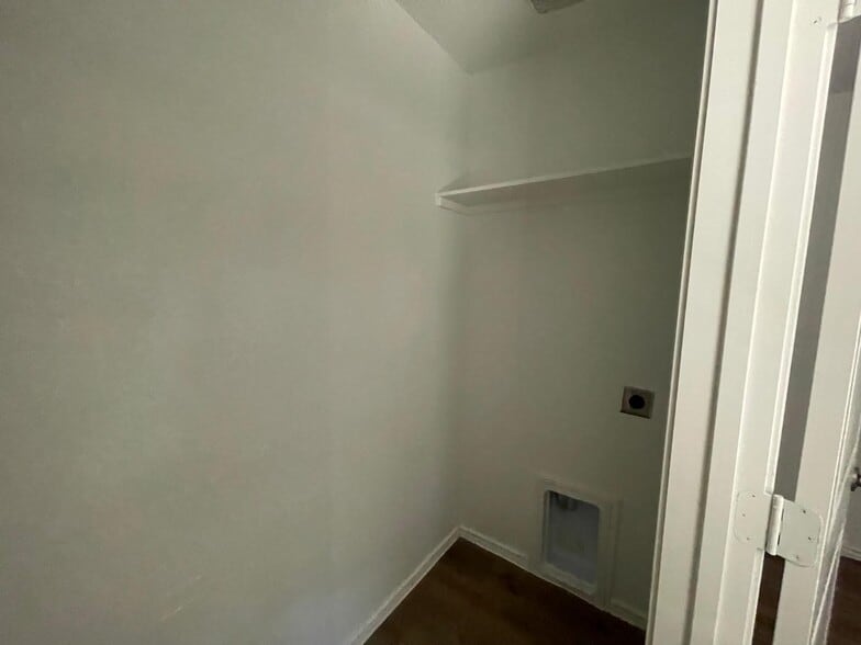 Building Photo - 427 Gabbro Gdns