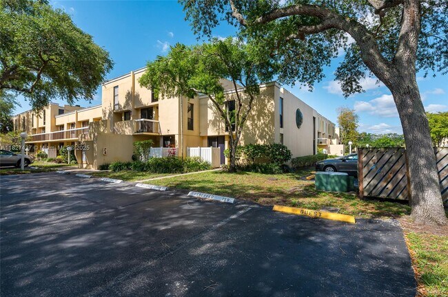 Building Photo - 2821 SW 87th Ave