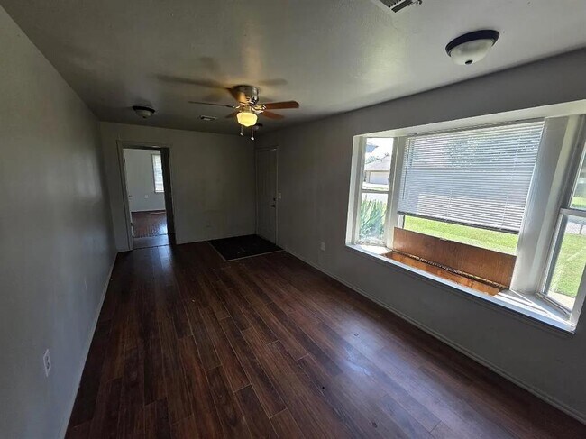 Building Photo - 10311 Bellview Dr