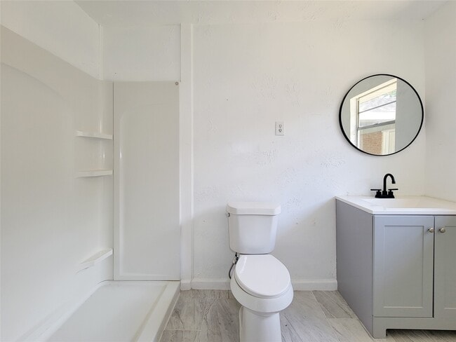 Building Photo - 5103 Karu Dr