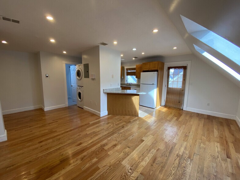 Building Photo - 10 Ashford St