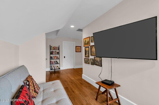 Building Photo - 513 Morris Ave