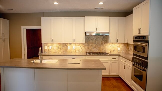Building Photo - 9 Huntsmans Horn Cir
