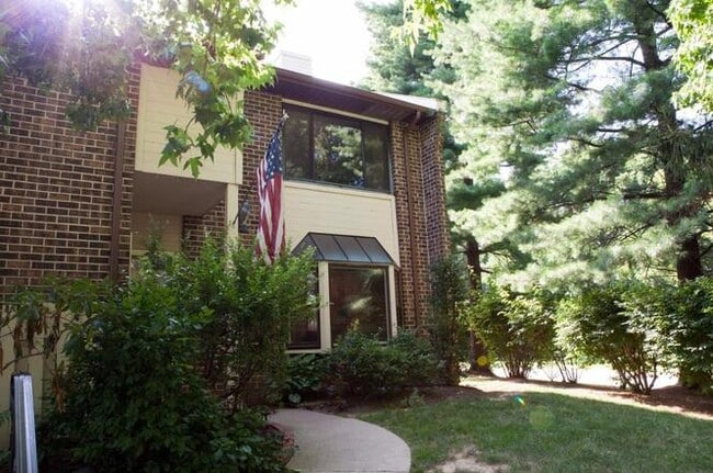 Building Photo - 10 Esprit Ter