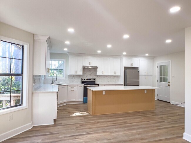 Building Photo - 4196 Hedgerow Ln