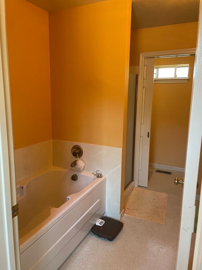 Building Photo - Large Home with RV access located in Auburn