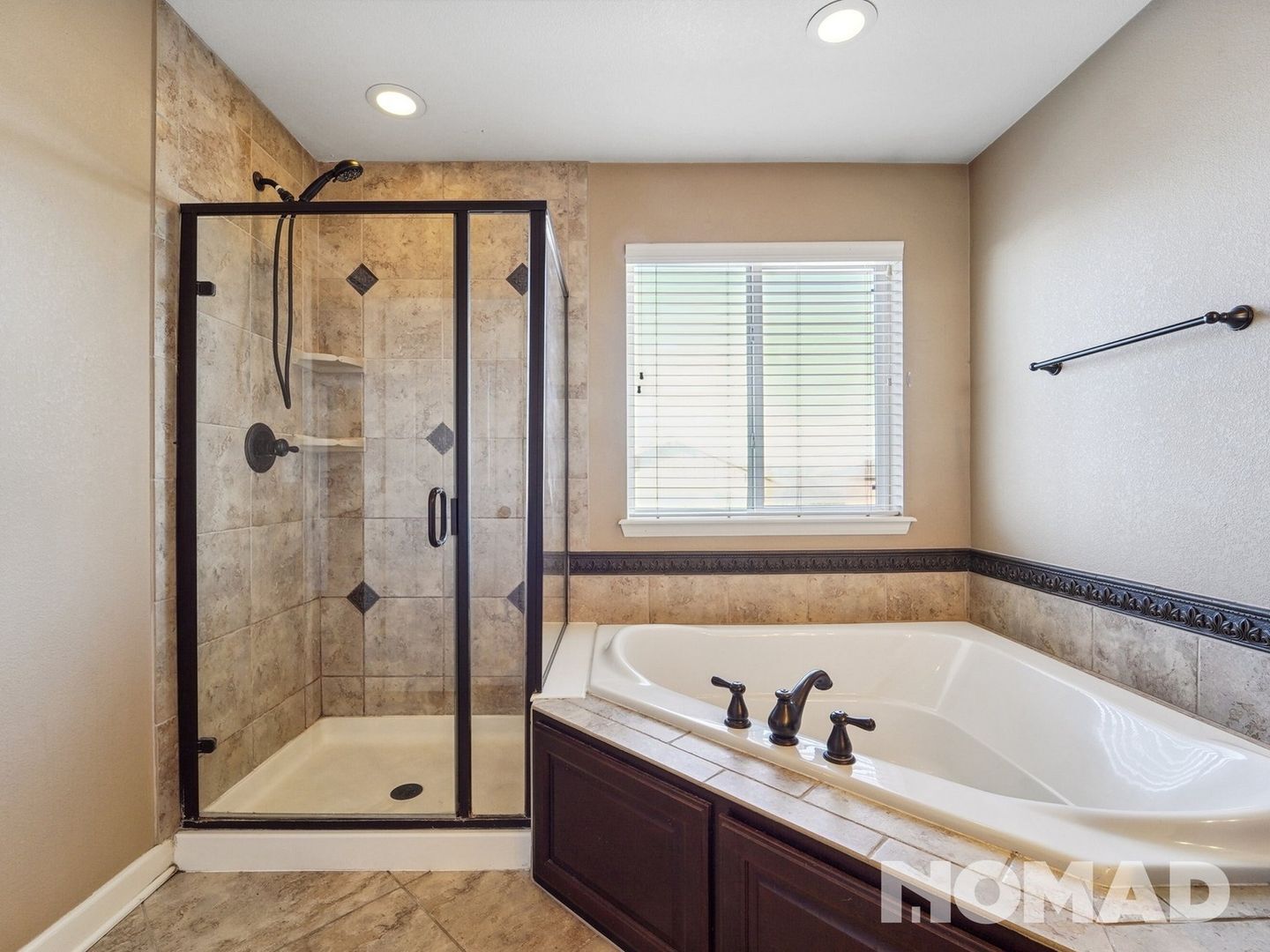 Building Photo - 13035 Tamarac Pl