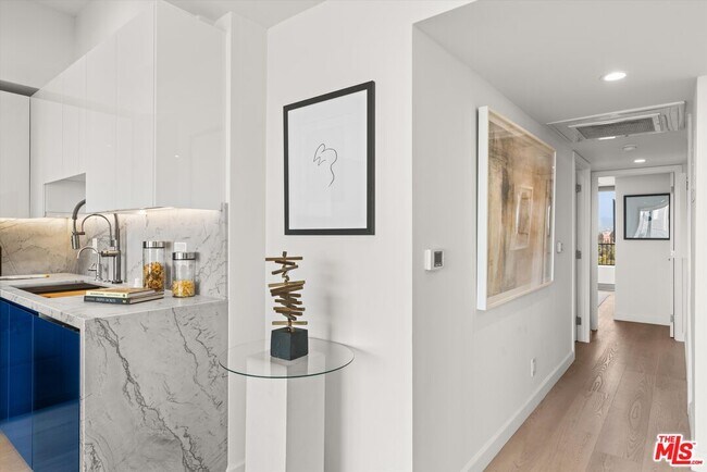 Building Photo - 10501 Wilshire Blvd