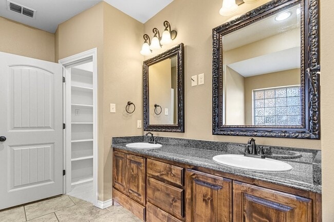 Building Photo - 5811 Oak Creek Drive