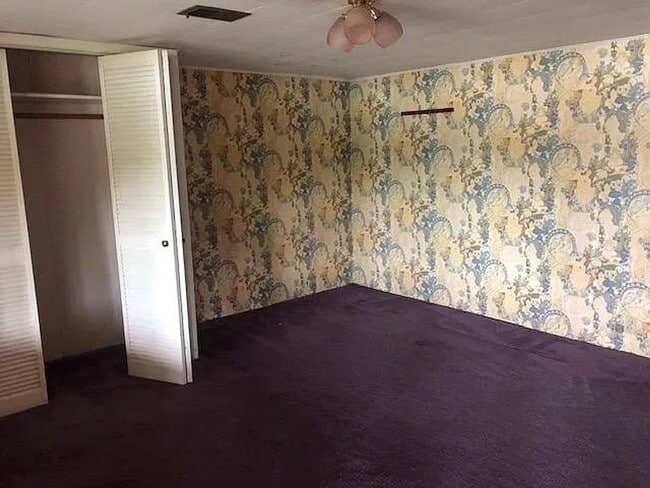 Building Photo - WATERFRONT Gravelly Lake Large 4 Bedroom Home in Lakewood!