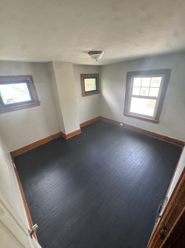 Building Photo - SECTION 8 & EDEN Accepted!!! Cleveland Charm Reimagined — Fully Renovated Home!