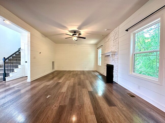 Building Photo - 1040 Harrison Way