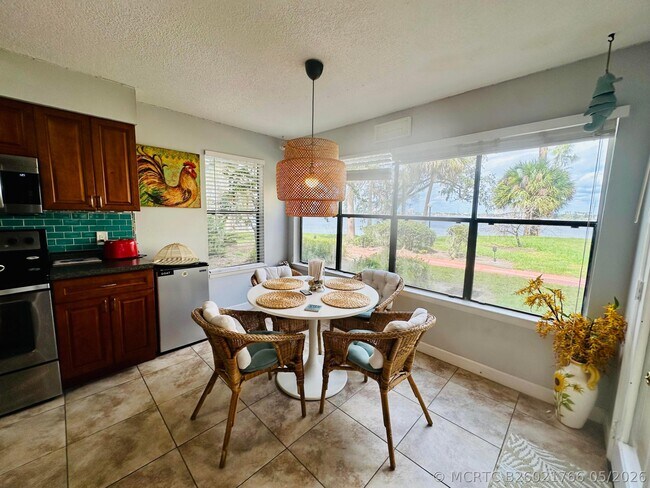 Building Photo - 225 S Tropical Trail
