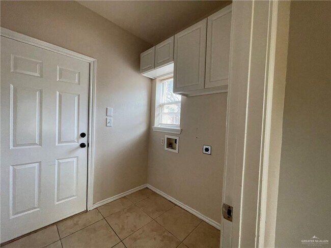 Building Photo - 22 Dove Ave