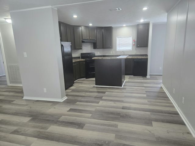 Building Photo - 7071 Greenbrier Village Dr