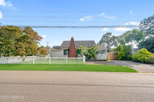 Building Photo - 638 Parkside Ave